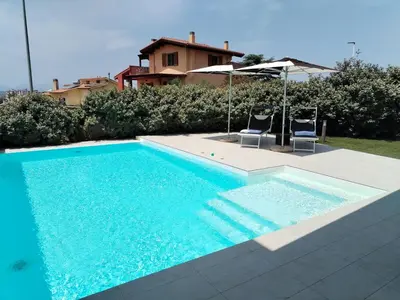 Piscina di B&B Villa Desy o nelle vicinanze