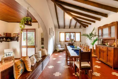 Area soggiorno di Charming Villa 200m from the sea