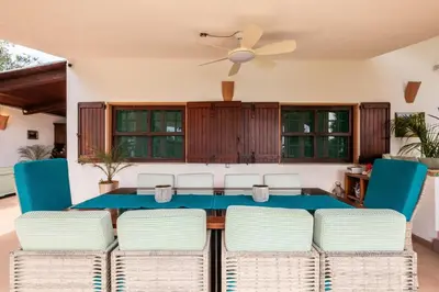 Area soggiorno di Beachfront- Private pool and design