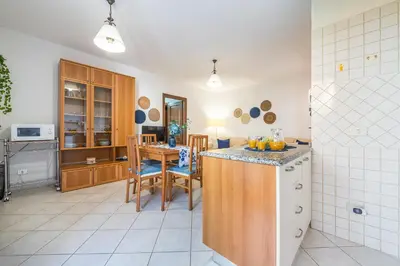 Cucina o angolo cottura di Casa Polina - indipendente con giardino a 15 minuti dal mare