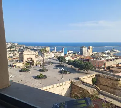 Vista generica sul mare o vista sul mare dall'interno dell'affittacamere