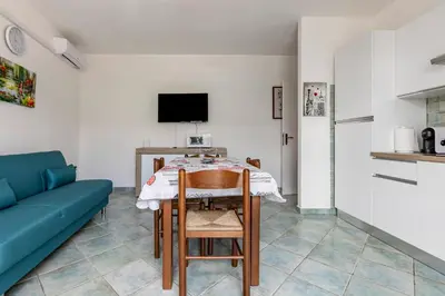 Cucina o angolo cottura di GuestHost - The travelling Suitcase