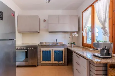 Cucina o angolo cottura di Villa Etnic Eloise a walk from Porto Pino beach