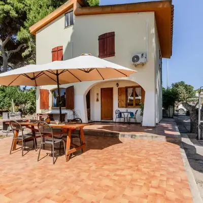Villa Etnic Eloise a walk from Porto Pino beach