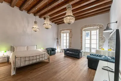 Letto o letti in una camera di Hotel D H Lawrence