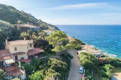 Paesaggio naturale nelle vicinanze della villa