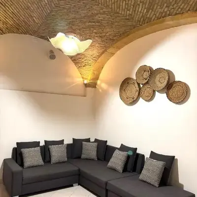 Kalma Brick Arch Apartment - Central & Authentic