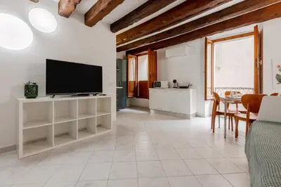 TV o dispositivi per l'intrattenimento presso GuestHost - Comfy Studio in the Heart of Cagliari