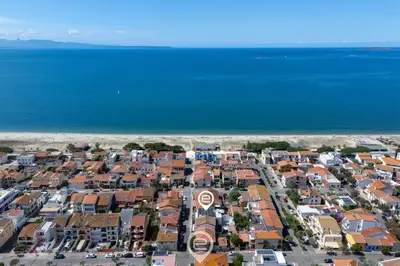 Vista generica sul mare o vista sul mare dall'interno dell'appartamento