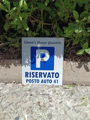 Certificato, attestato, insegna o altro documento esposto da Ginett's House Quartello