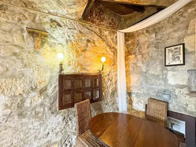 Area soggiorno di Kalma Elephant Tower - Medieval Stay with a City View