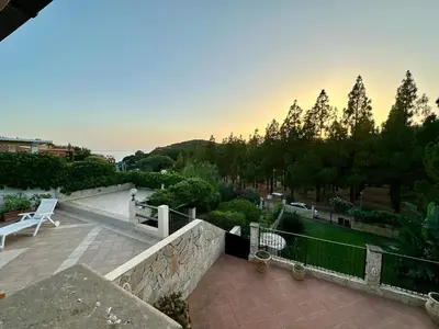 Alba o tramonto visti dall'interno della casa vacanze o dai dintorni