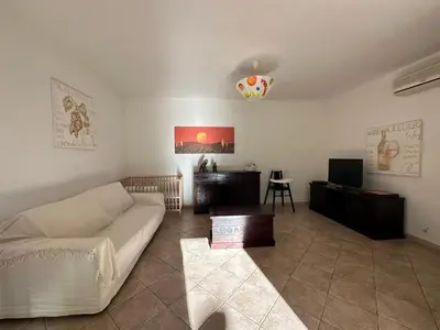 Area soggiorno di Palm house - seaside vacation home!
