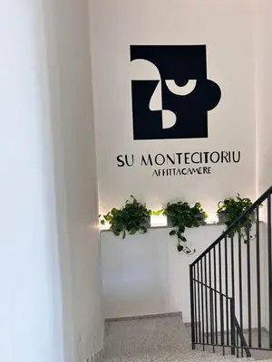 Certificato, attestato, insegna o altro documento esposto da Affittacamere Su Montecitoriu