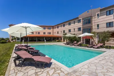 Piscina di Rodia Inn o nelle vicinanze