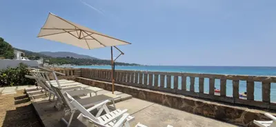 Paesaggio naturale nelle vicinanze della villa