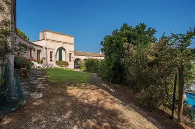 Paesaggio naturale nelle vicinanze della villa
