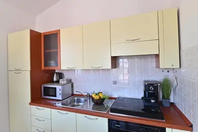 Cucina o angolo cottura di IzzHome Hibiscus