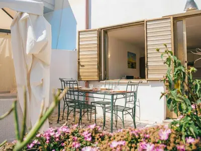Patio o area all'aperto di Apartment Rosa Dei Venti by Interhome