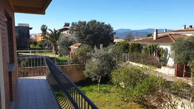 Vista generica sulle montagne o vista sulle montagne dall'interno del bed & breakfast