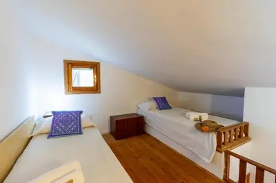Letto o letti in una camera di Villa con Giardino - Accesso Diretto alla Spiaggia Giunco