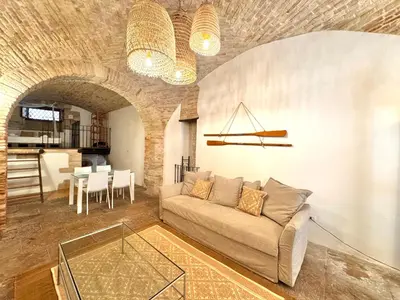 Area soggiorno di Kalma Arched Loft - Unique Brick Vault in City Heart