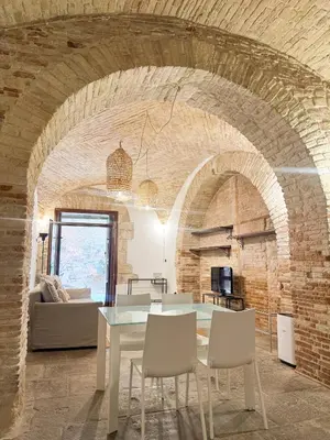 Area soggiorno di Kalma Arched Loft - Unique Brick Vault in City Heart