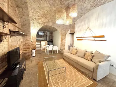 TV o dispositivi per l'intrattenimento presso Kalma Arched Loft - Unique Brick Vault in City Heart