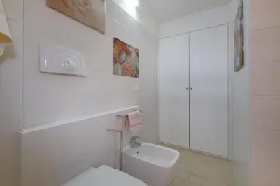 Bagno di Glicine e sole by Teuladaapartments