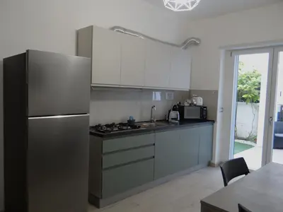 Cucina o angolo cottura di Casa Cinzia con piccolo giardino