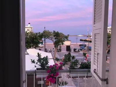 Vista generica sul mare o vista sul mare dall'interno dell'appartamento
