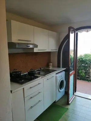 Cucina o angolo cottura di La terrazza sul blu - intero appartamento con vista Costa Rei