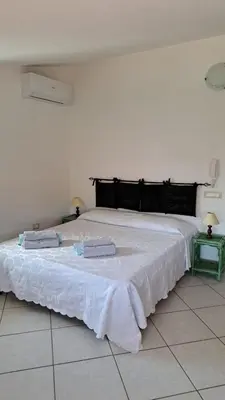 Letto o letti in una camera di L'oasi - Monolocale con giardino in Sardegna