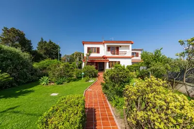 Giardino di 5' from the Sea, Villa with Large Garden and BBQ