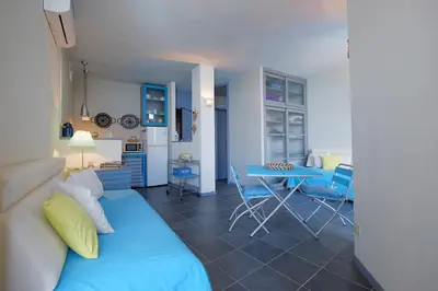 Cucina o angolo cottura di La finestra sul mare by Teuladaapartments