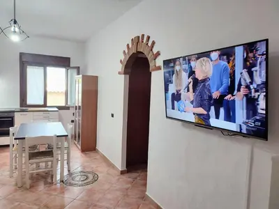 TV o dispositivi per l'intrattenimento presso ENJOY HOUSE SARDINIA vista mare