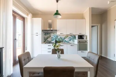 Cucina o angolo cottura di 10' from the Sea, Elegant Penthouse with Terrace