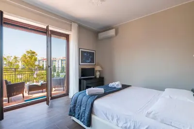 Letto o letti in una camera di 10' from the Sea, Elegant Penthouse with Terrace