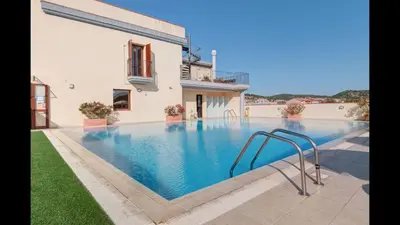Piscina di Stylish Residence Le Fontane 1 bedroom Apartment sleeps 4 person-No6887 o nelle vicinanze