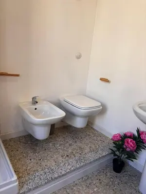 Bagno di Casa in centro Iglesias il tetto dei nonni Giannetta
