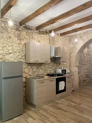 Cucina o angolo cottura di Dani's House Holiday - Casa vacanza con vasca idromassaggio nel cuore di Cagliari