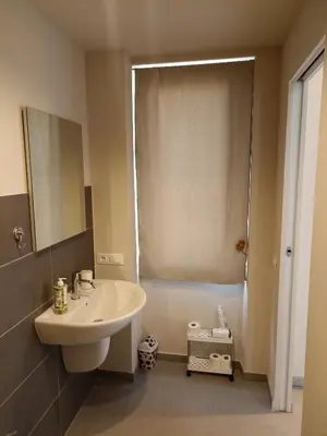 Bagno di Trilocale in centro vicino al parco Monte Urpinu
