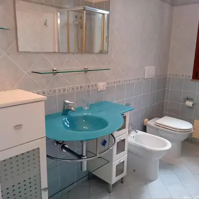 Bagno di Una Foresta sul Mare