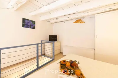 Letto o letti in una camera di The White Loft by Propertize