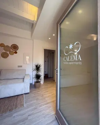 Certificato, attestato, insegna o altro documento esposto da Calèma Apartments