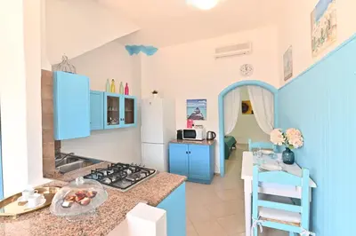 Cucina o angolo cottura di IzzHome Sea Style Apartment