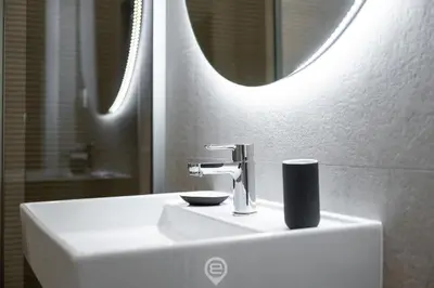 Bagno di Stylish Terrace Apartment