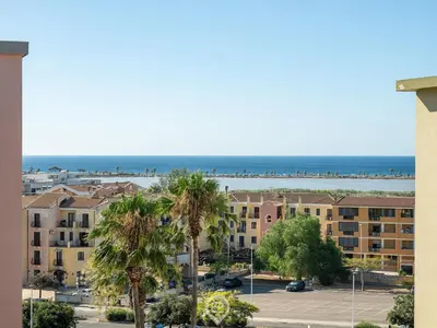 Vista generica sul mare o vista sul mare dall'interno dell'appartamento