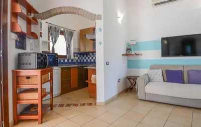 Cucina o angolo cottura di 2 Bedroom Gorgeous Home In Costa Rei