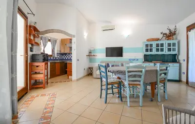 Cucina o angolo cottura di 2 Bedroom Gorgeous Home In Costa Rei